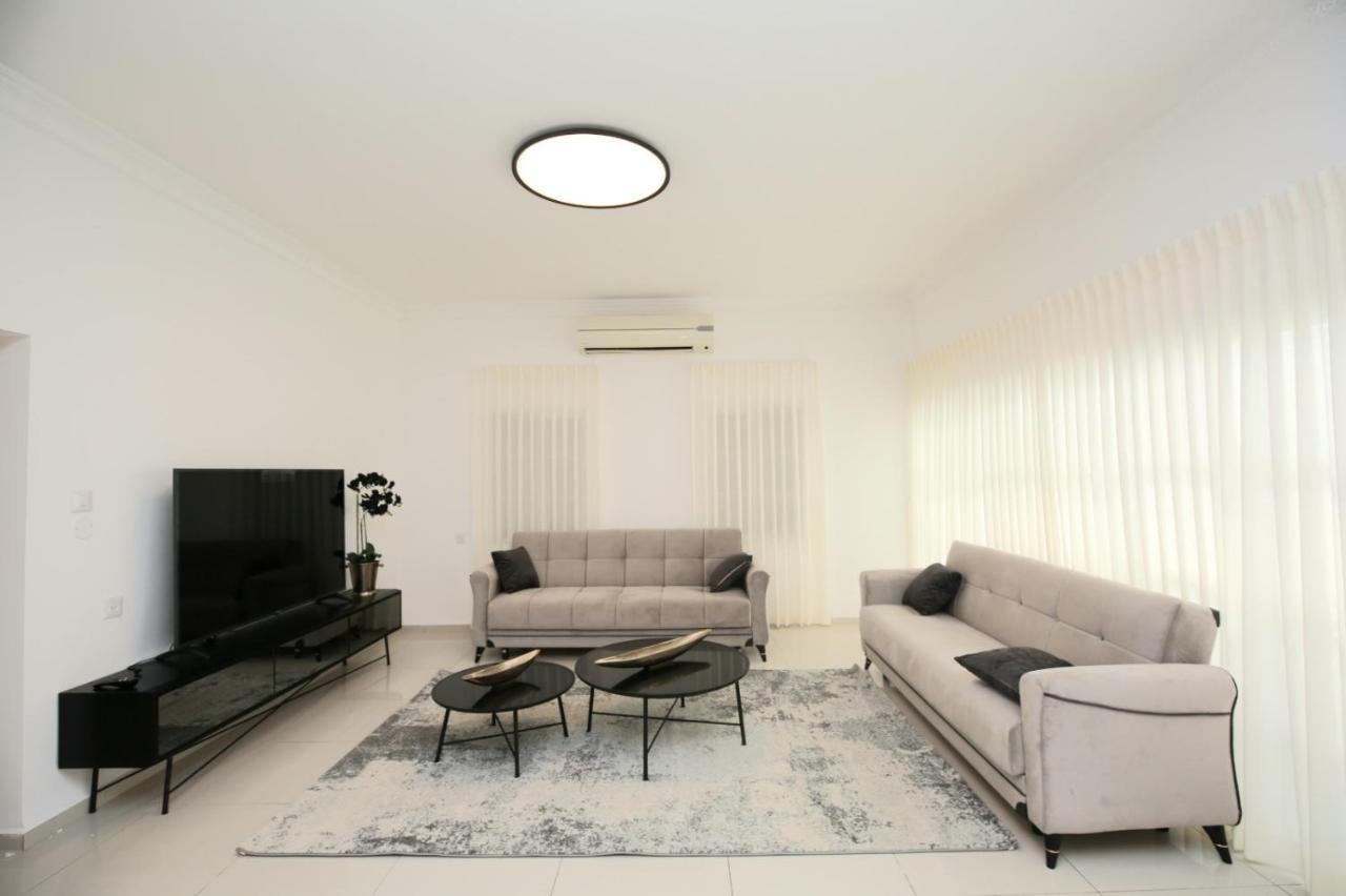 City Center Luxury Apartment In Нетания Экстерьер фото